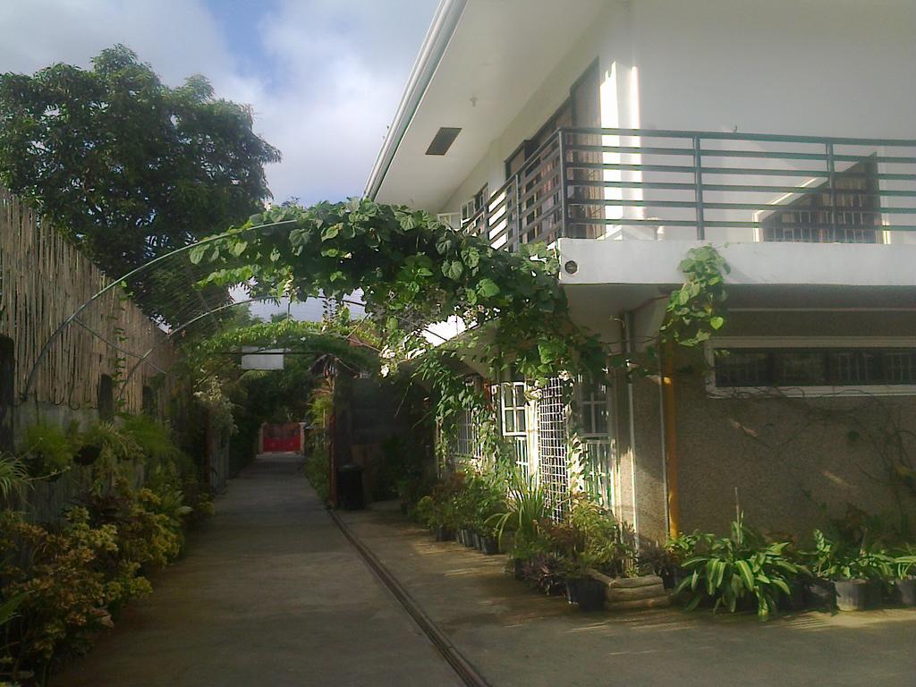 Charm Guest House Puerto Princesa Buitenkant foto