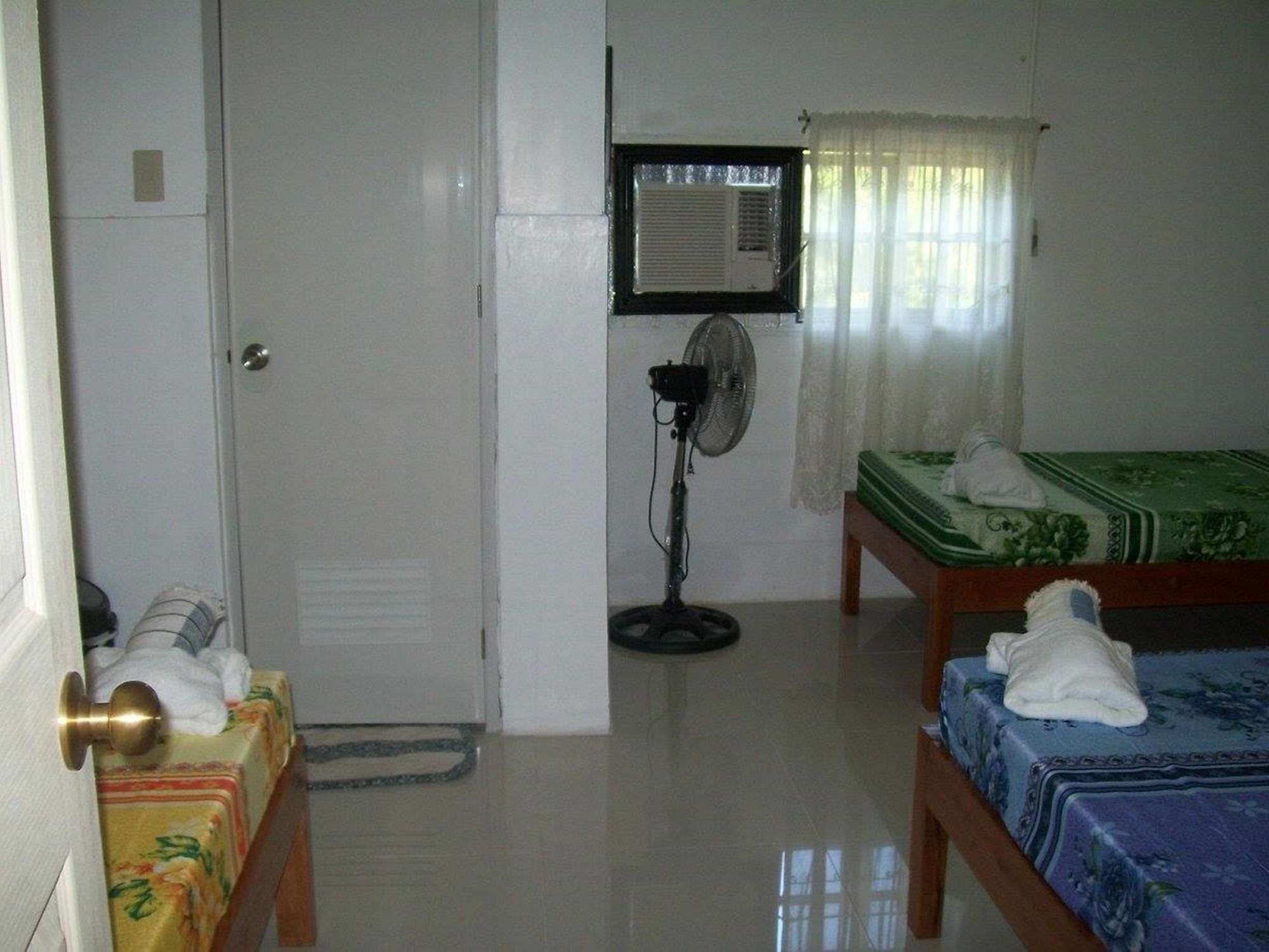 Charm Guest House Puerto Princesa Buitenkant foto